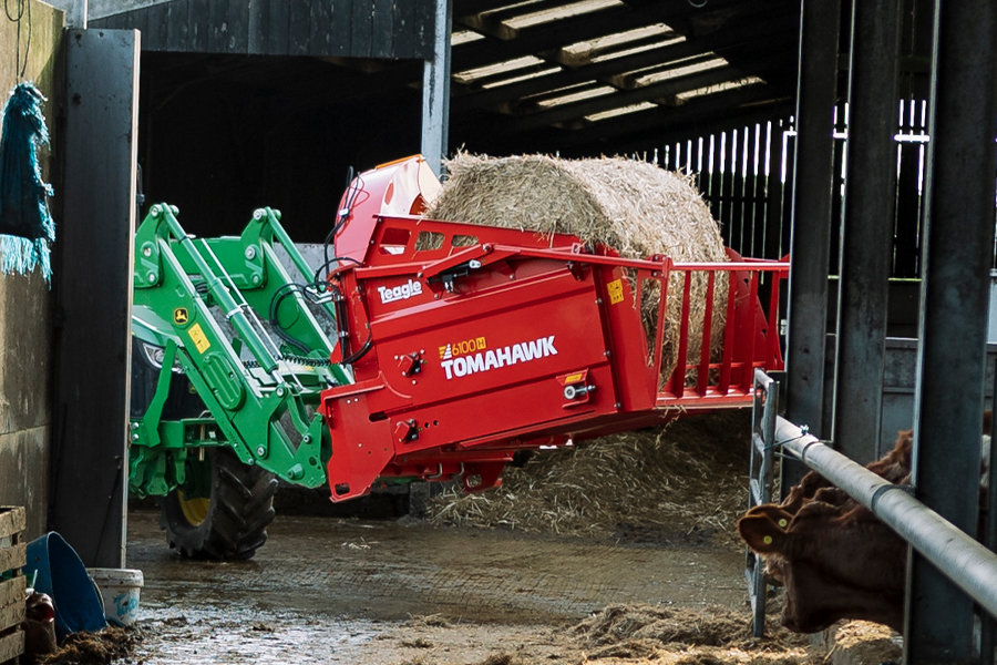 6100H round bale passageway