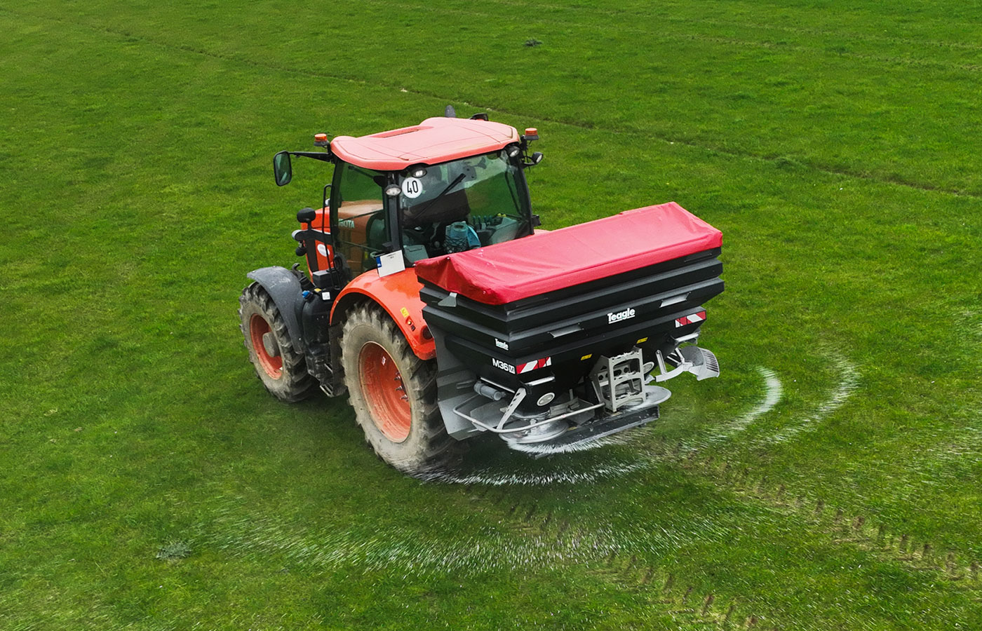 M36M Spreading Fertiliser