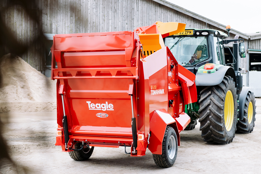 8200 Farmyard rear